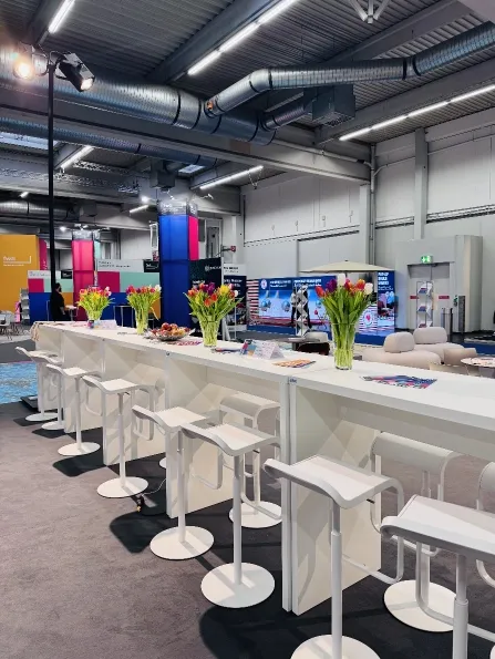 Messestand mit BT Brückentischen
