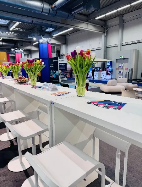 Messestand mit BT Brückentischen