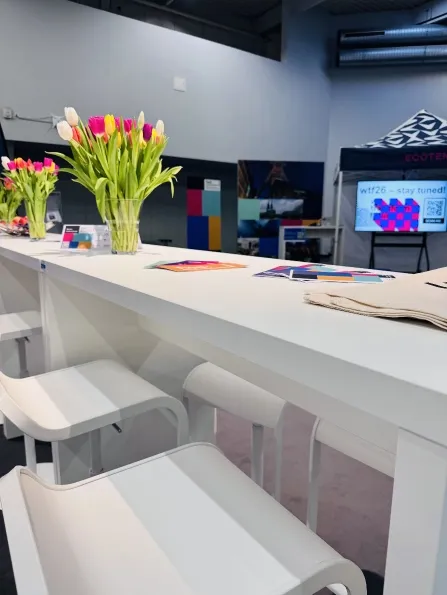 Messestand mit BT Brückentischen